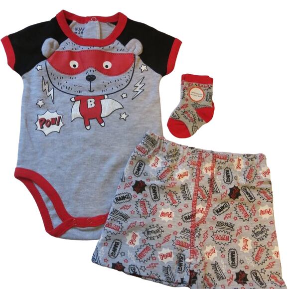 Baby Boys *NWT* 3 Piece Set Size 0-3 Months Super Hero Top/Shorts/Socks - Picture 1 of 3